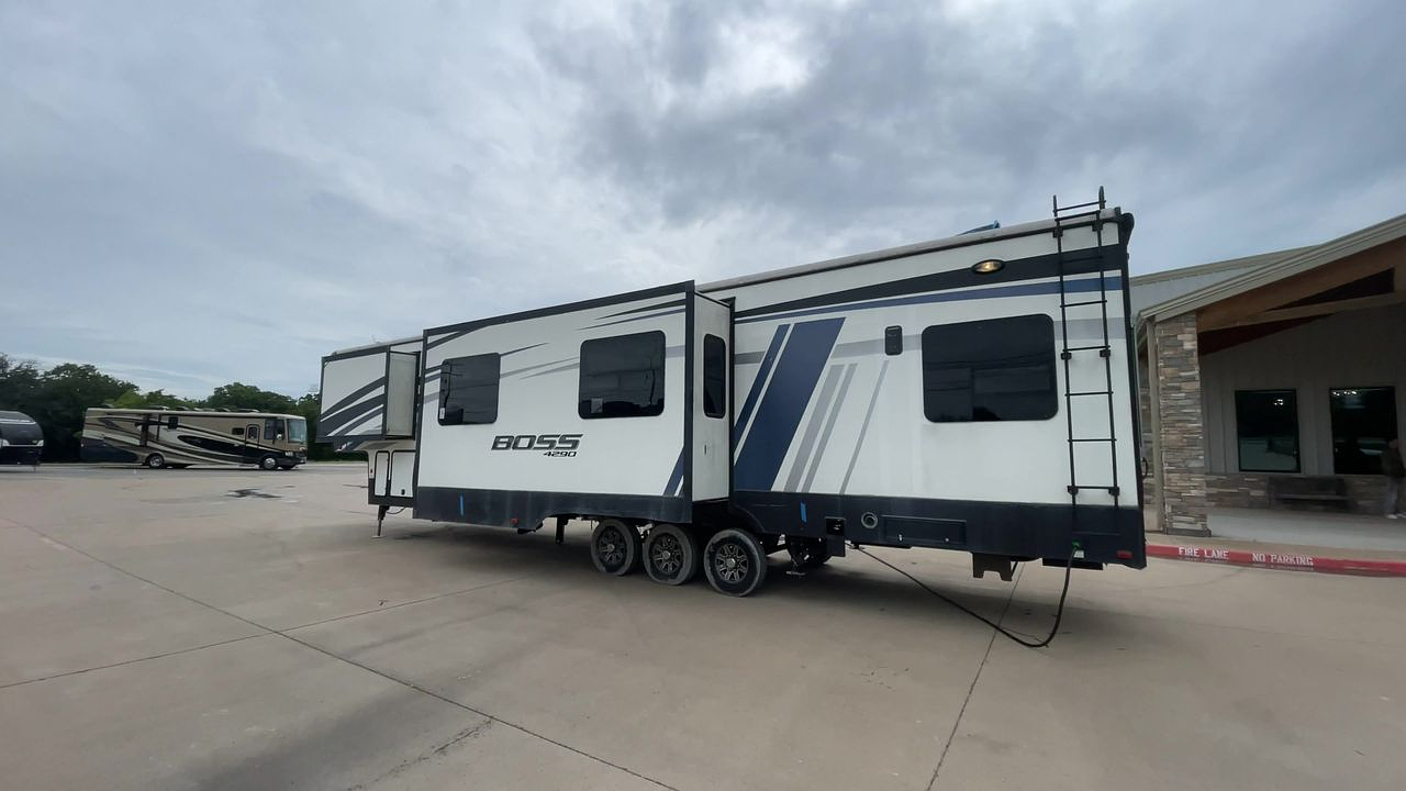 2017 HEARTLAND BOSS 4290