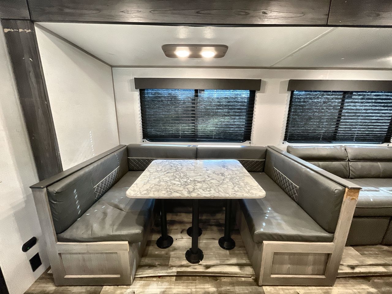 2024 KEYSTONE COLEMAN 337BH