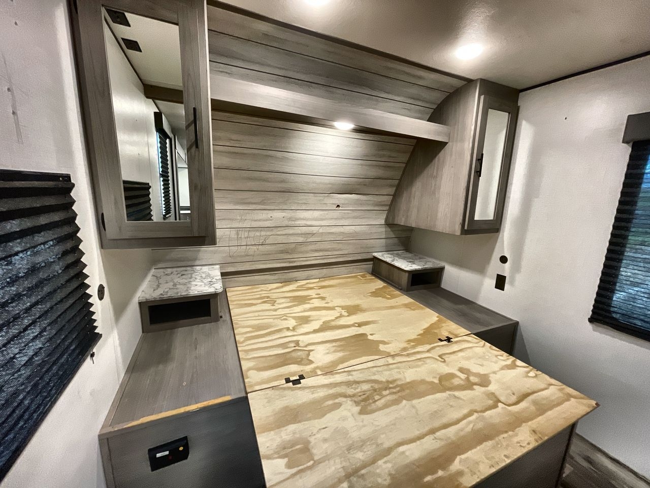 2024 KEYSTONE COLEMAN 337BH