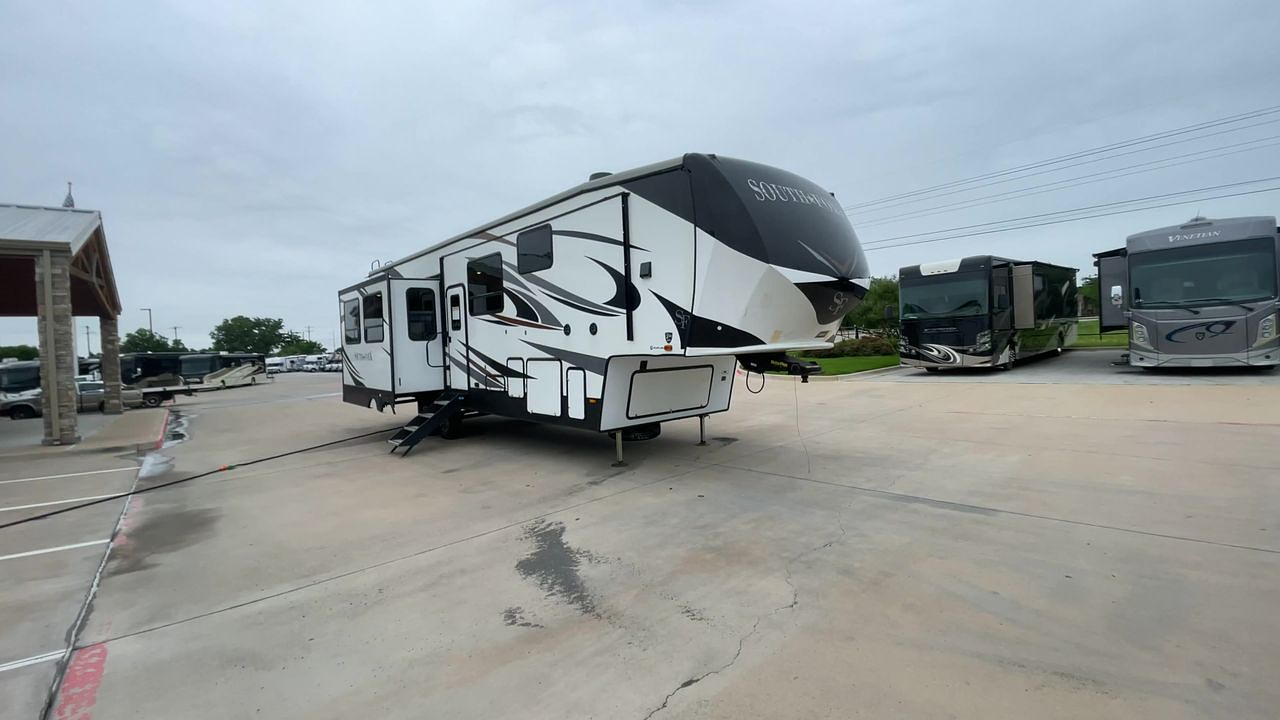 2021 HEARTLAND SOUTH FORK 3210RL
