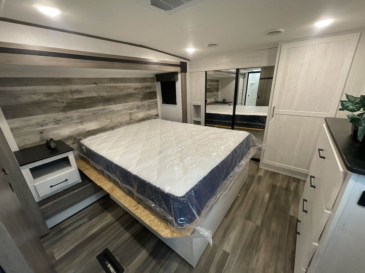 2021 HEARTLAND SOUTH FORK 3210RL