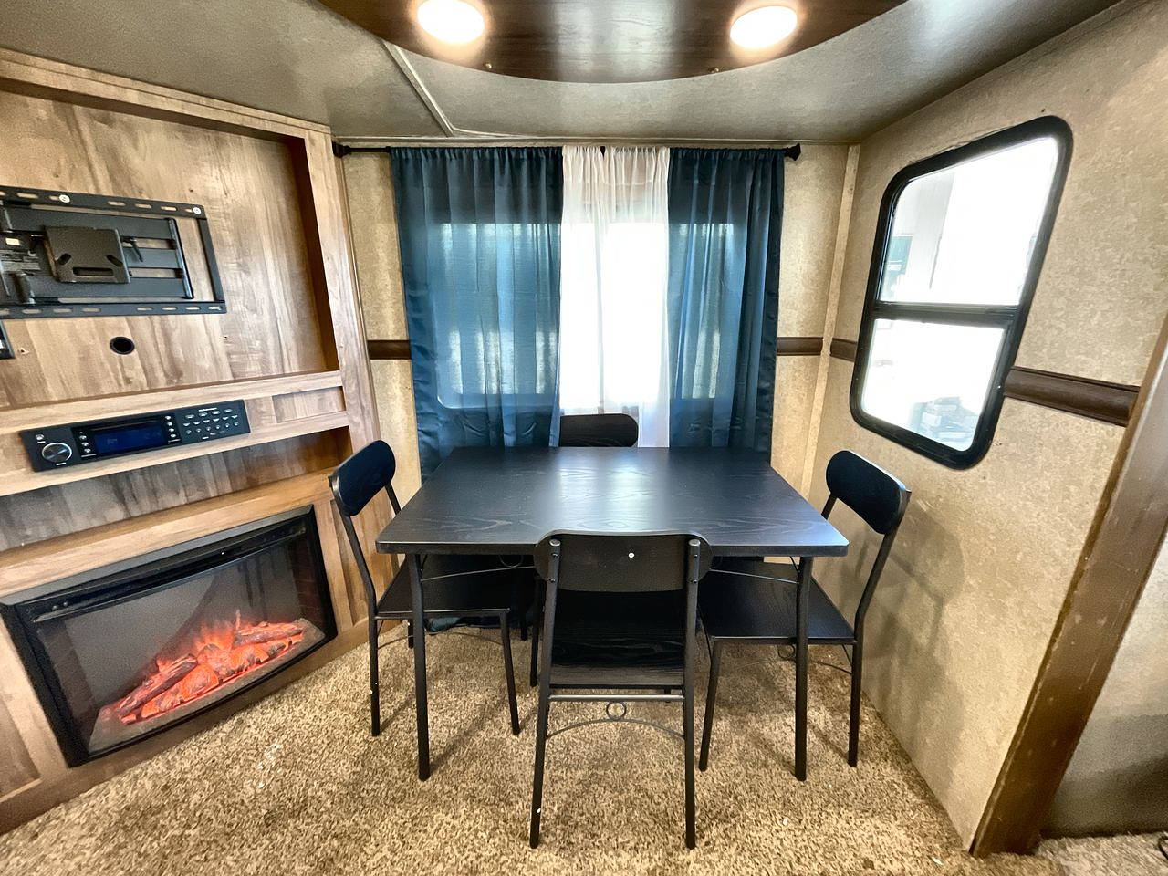 2017 FOREST RIVER WINDJAMMER 3029W