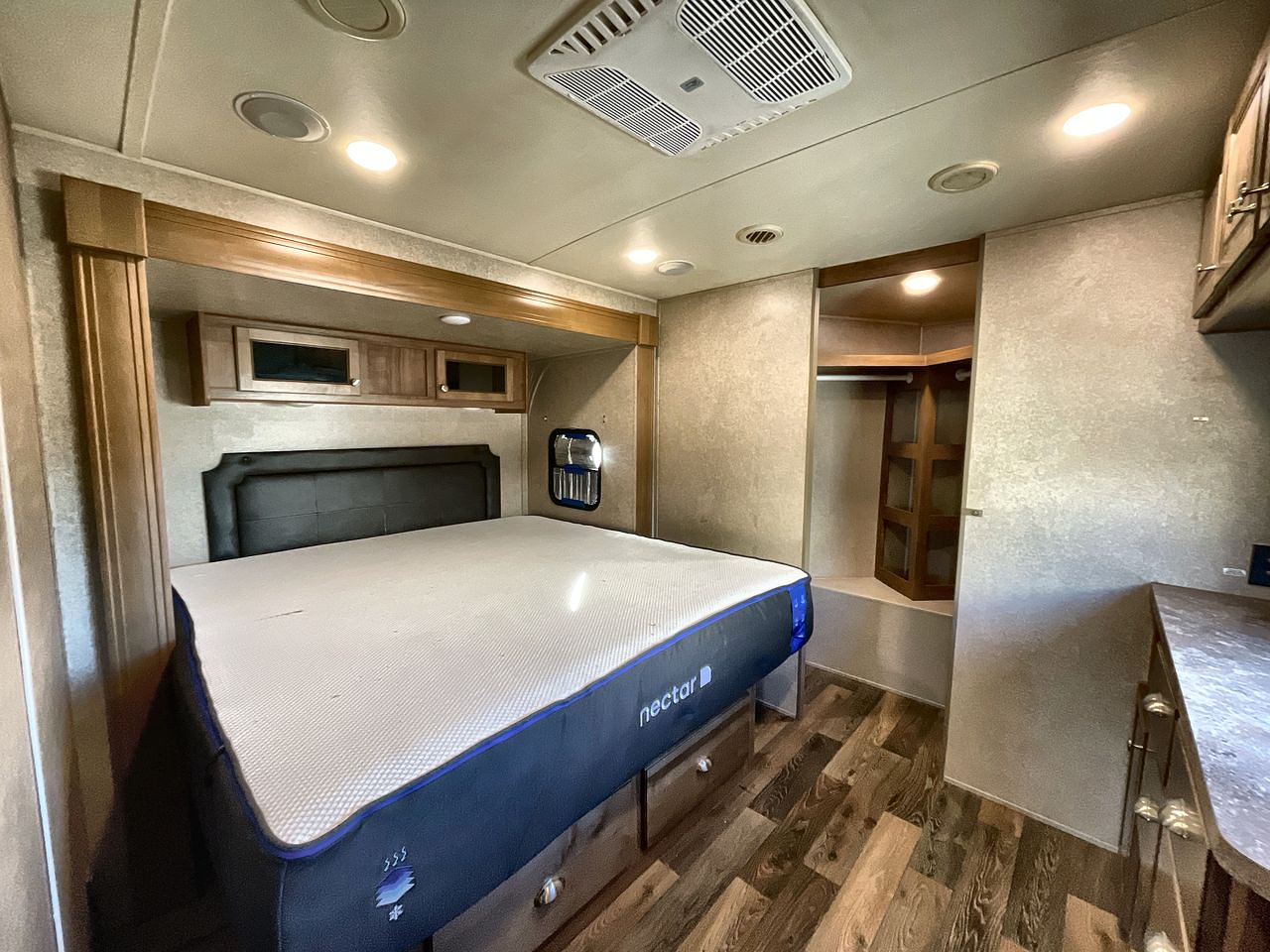 2017 FOREST RIVER WINDJAMMER 3029W