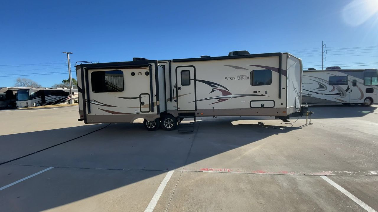 2017 FOREST RIVER WINDJAMMER 3029W