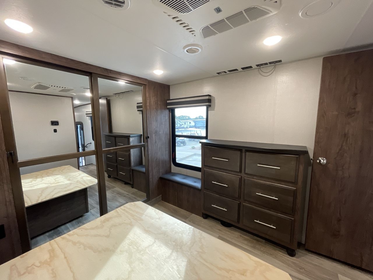 2021 KZ DURANGO 348BHF