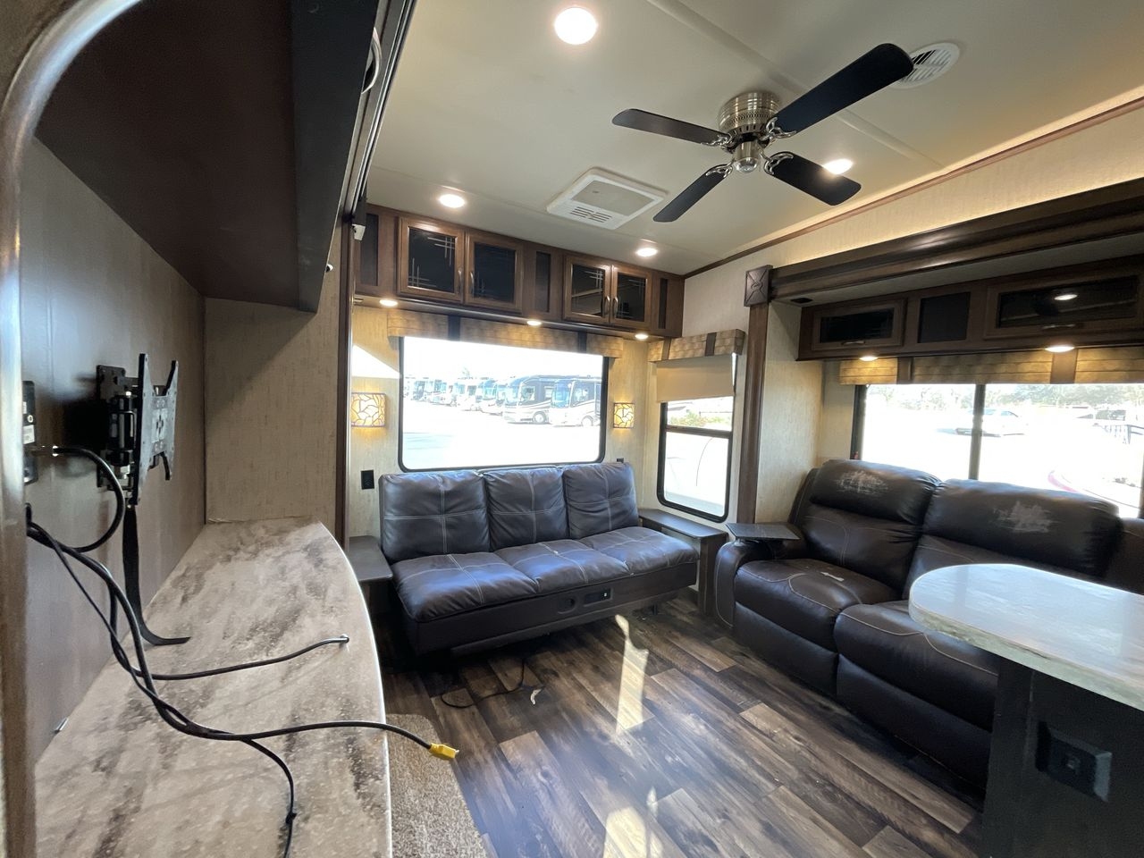 2019 FOREST RIVER SANDPIPER 372LOK