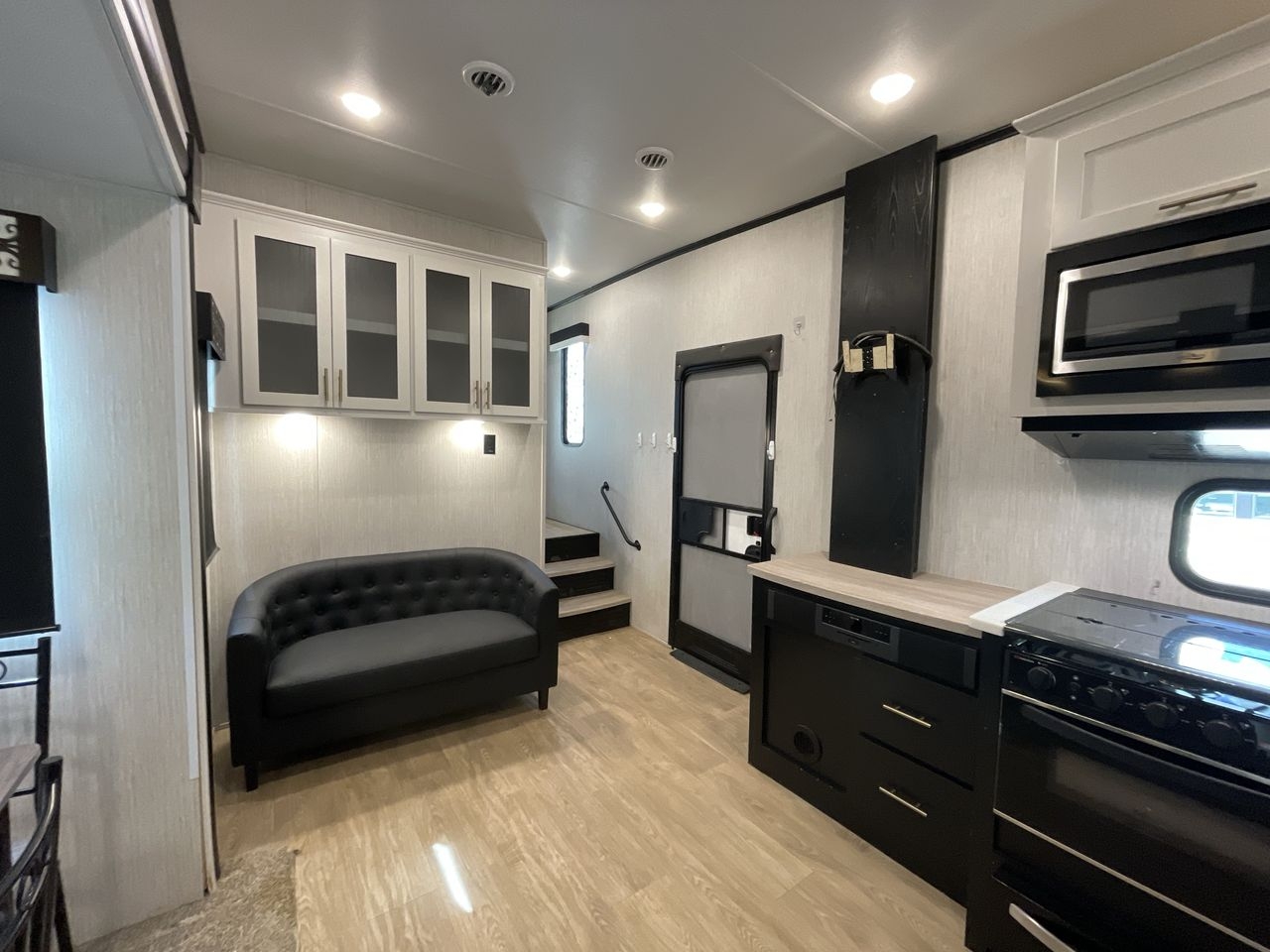 2021 FOREST RIVER WILDCAT 297BH