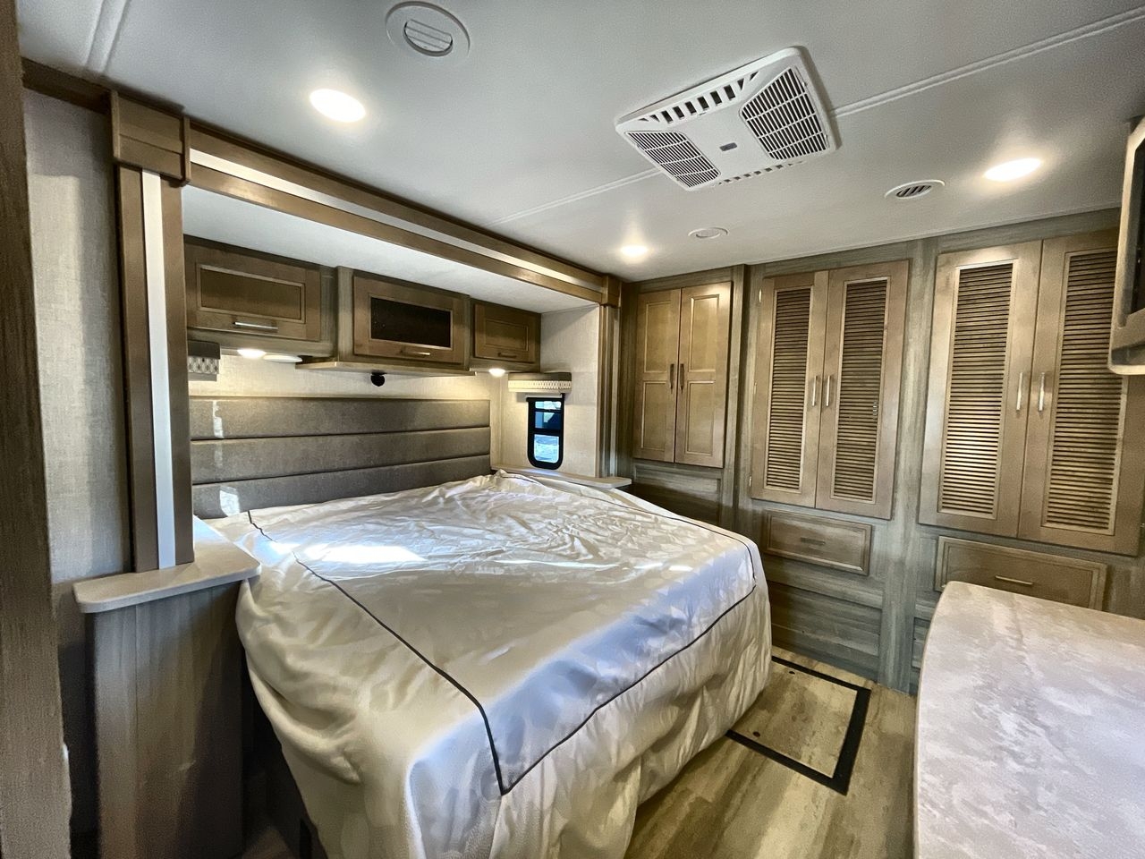 2019 SPORTSCOACH 366BH