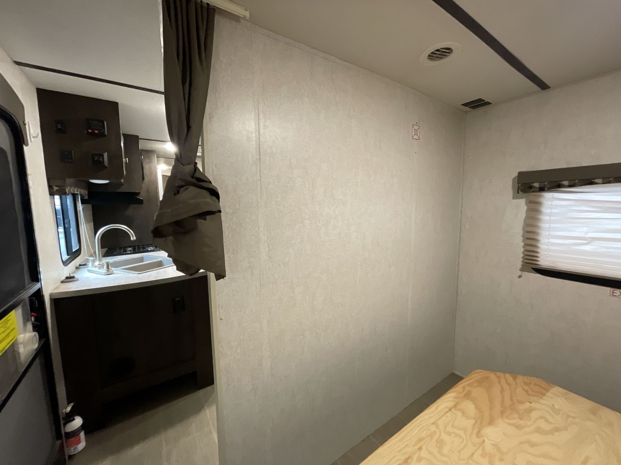 2018 STARCRAFT LAUNCH 27BHU