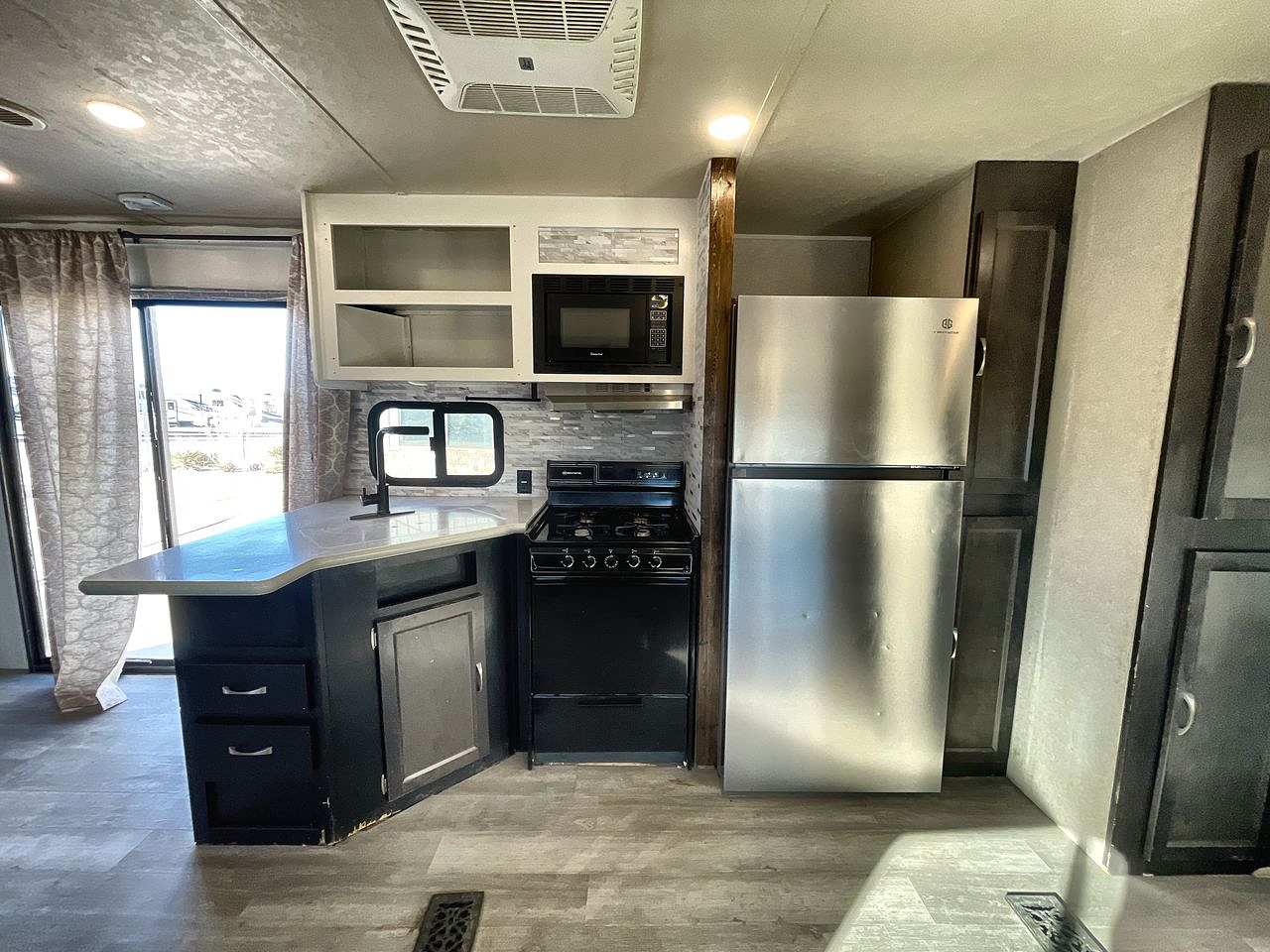 2019 FOREST RIVER PUMA 38DBS