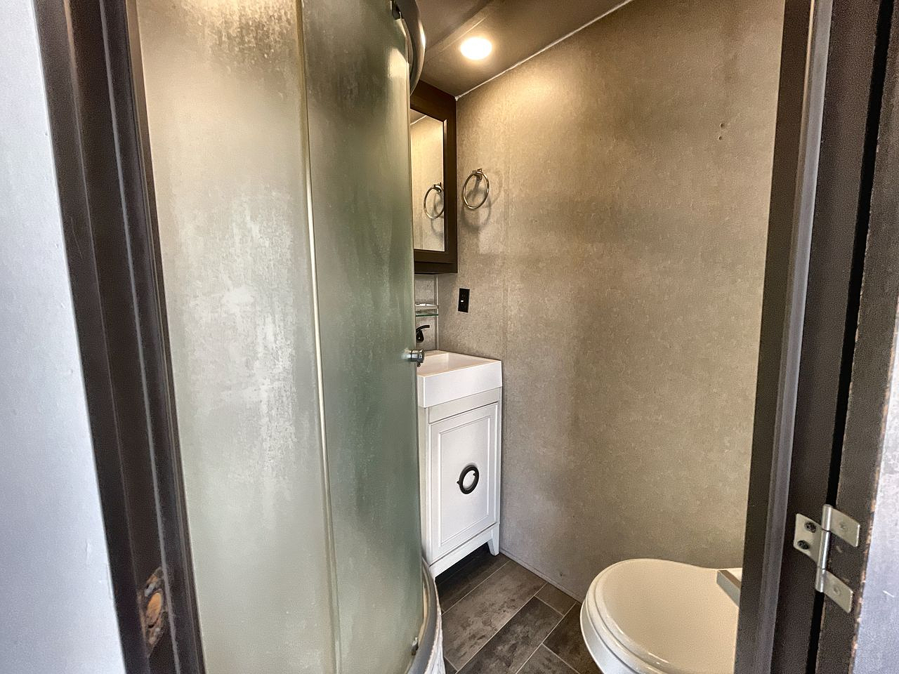 2019 FOREST RIVER PUMA 38DBS