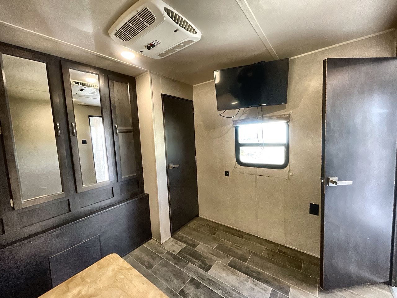 2019 FOREST RIVER PUMA 38DBS