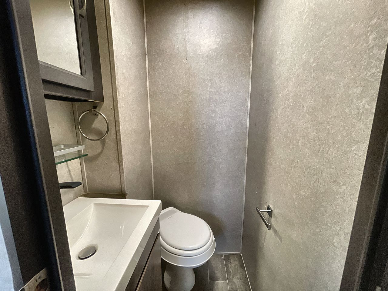 2019 FOREST RIVER PUMA 38DBS