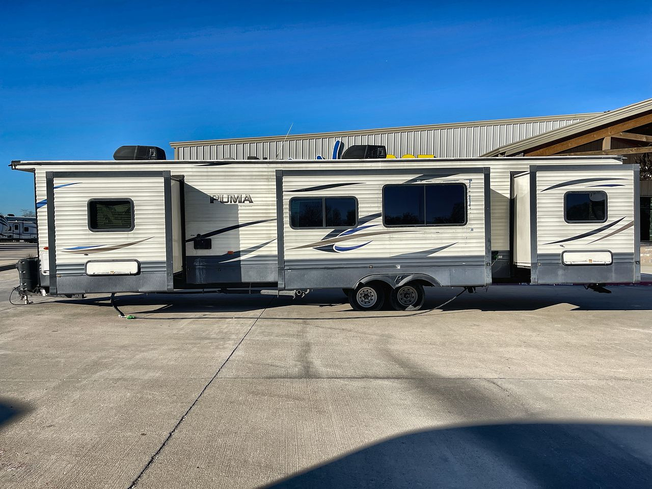 2019 FOREST RIVER PUMA 38DBS