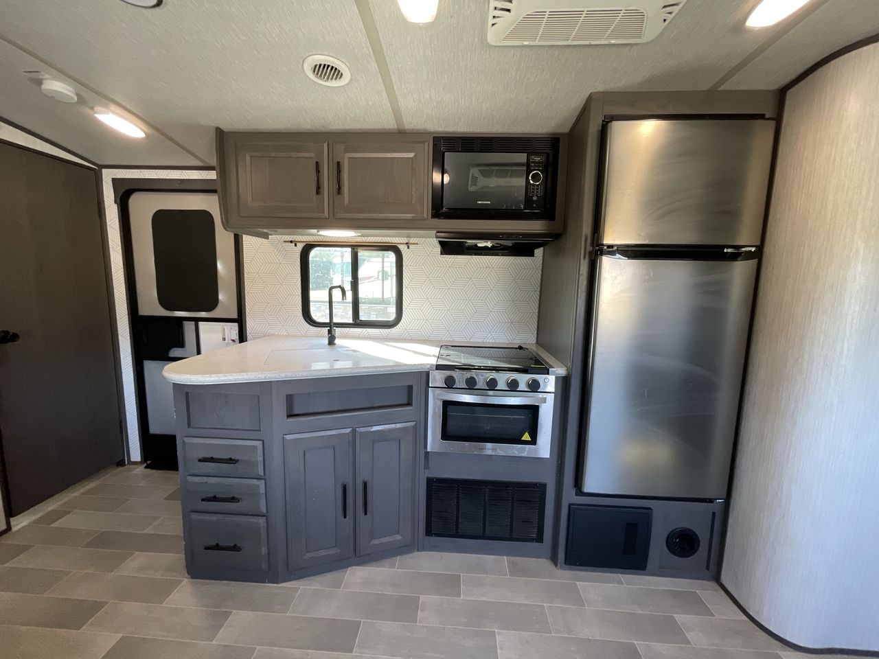 2020 FUN FINDER 32BS