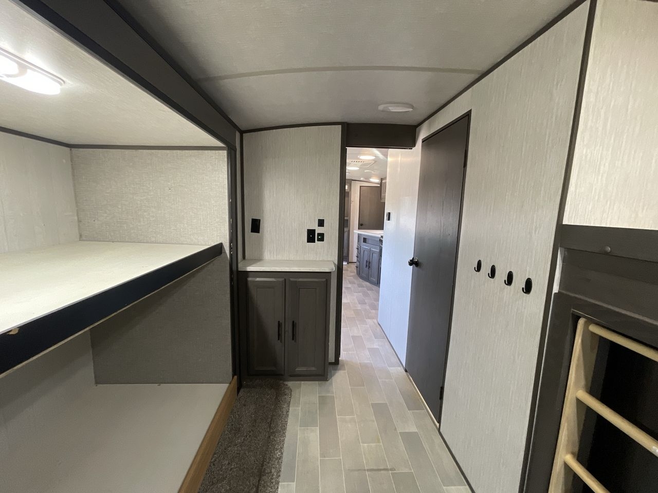 2020 FUN FINDER 32BS