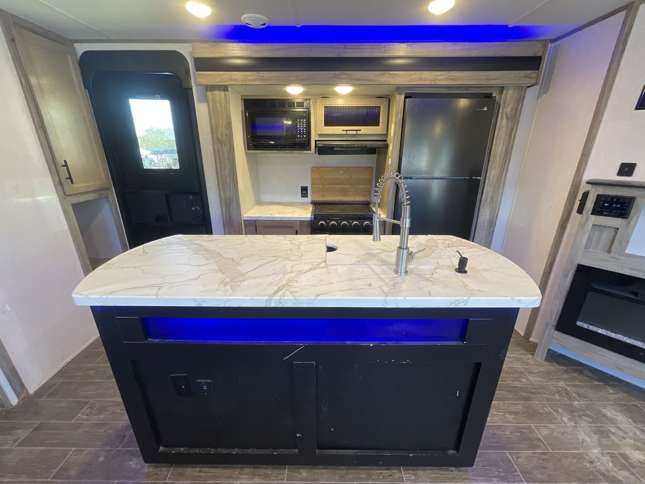 2022 FOREST RIVER CHEROKEE 33BH-L