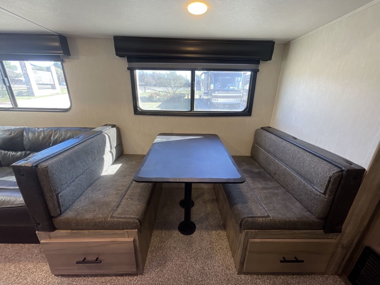 2022 FOREST RIVER CHEROKEE 33BH-L