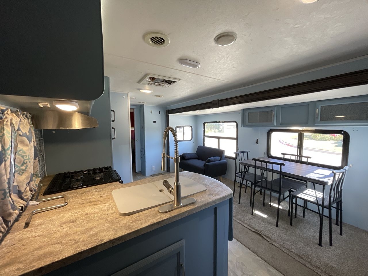 2019 COACHMEN APEX 289TBSS