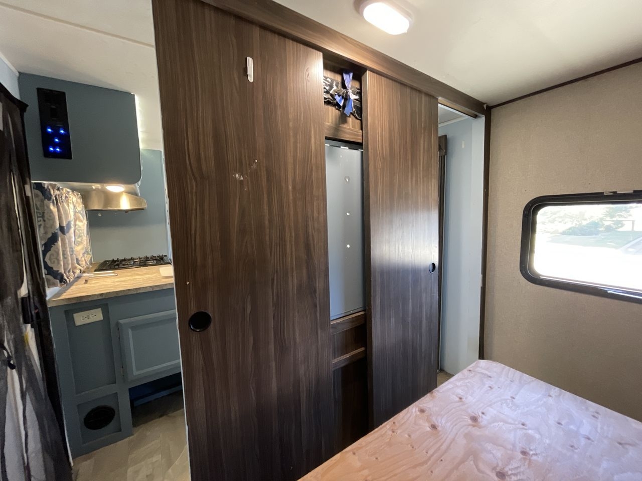 2019 COACHMEN APEX 289TBSS