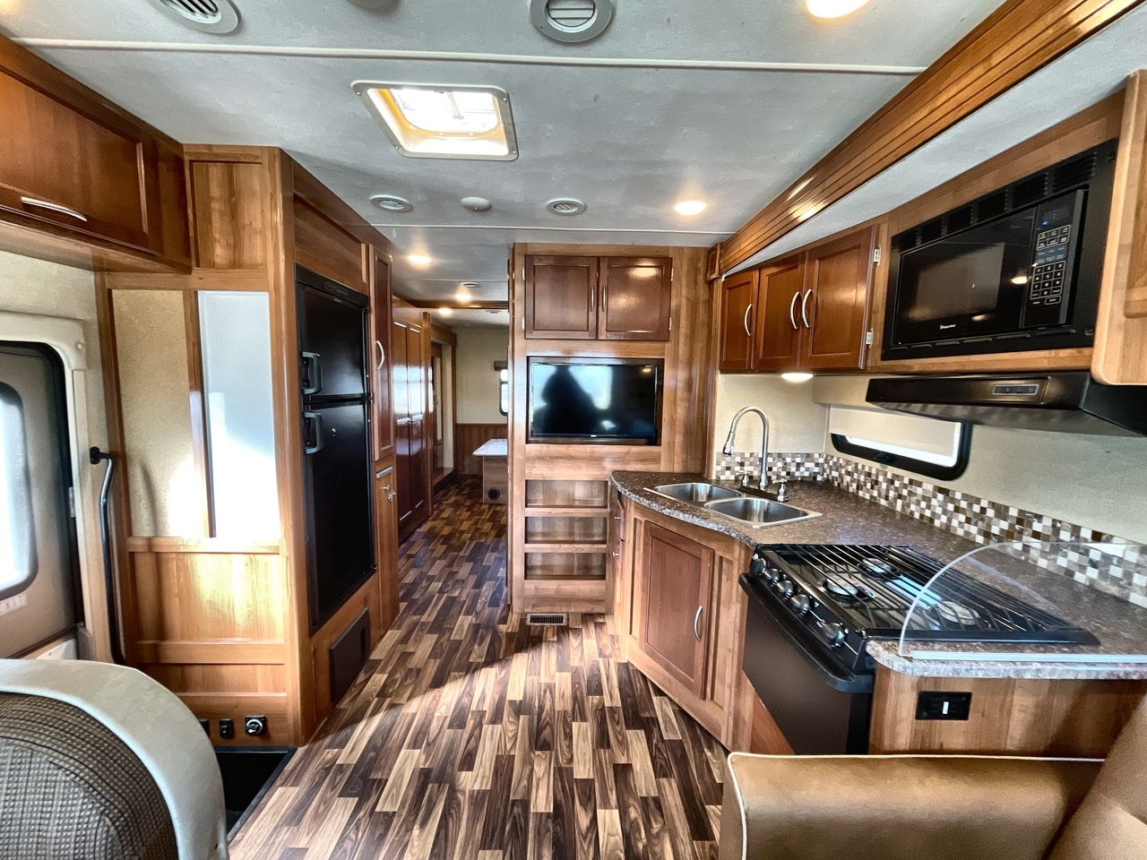 2018 COACHMEN PURSUIT 33BH