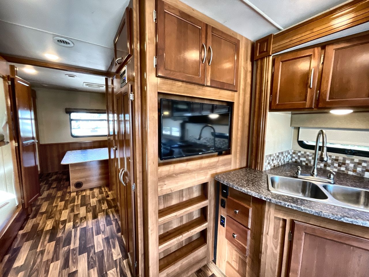 2018 COACHMEN PURSUIT 33BH