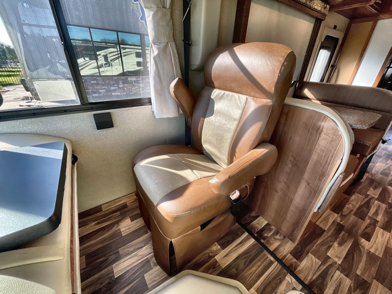 2018 COACHMEN PURSUIT 33BH