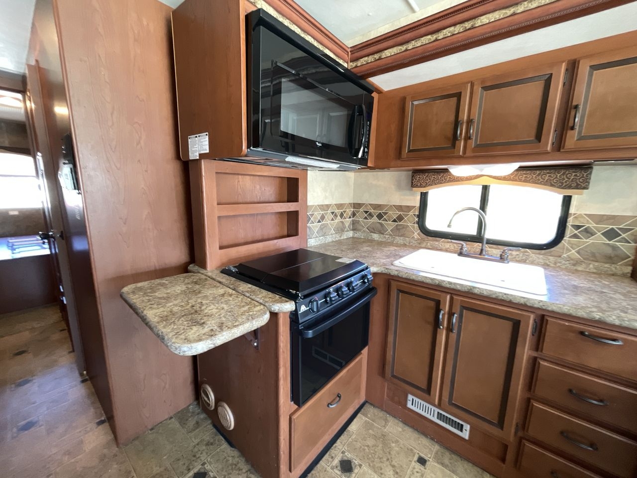 2013 THOR HURRICANE 33G