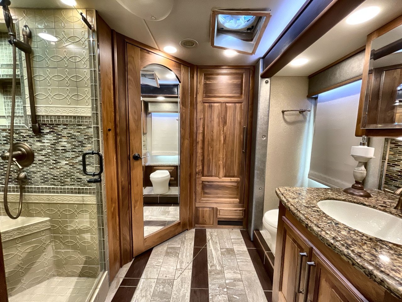 2014 FORETRAVEL IH-45