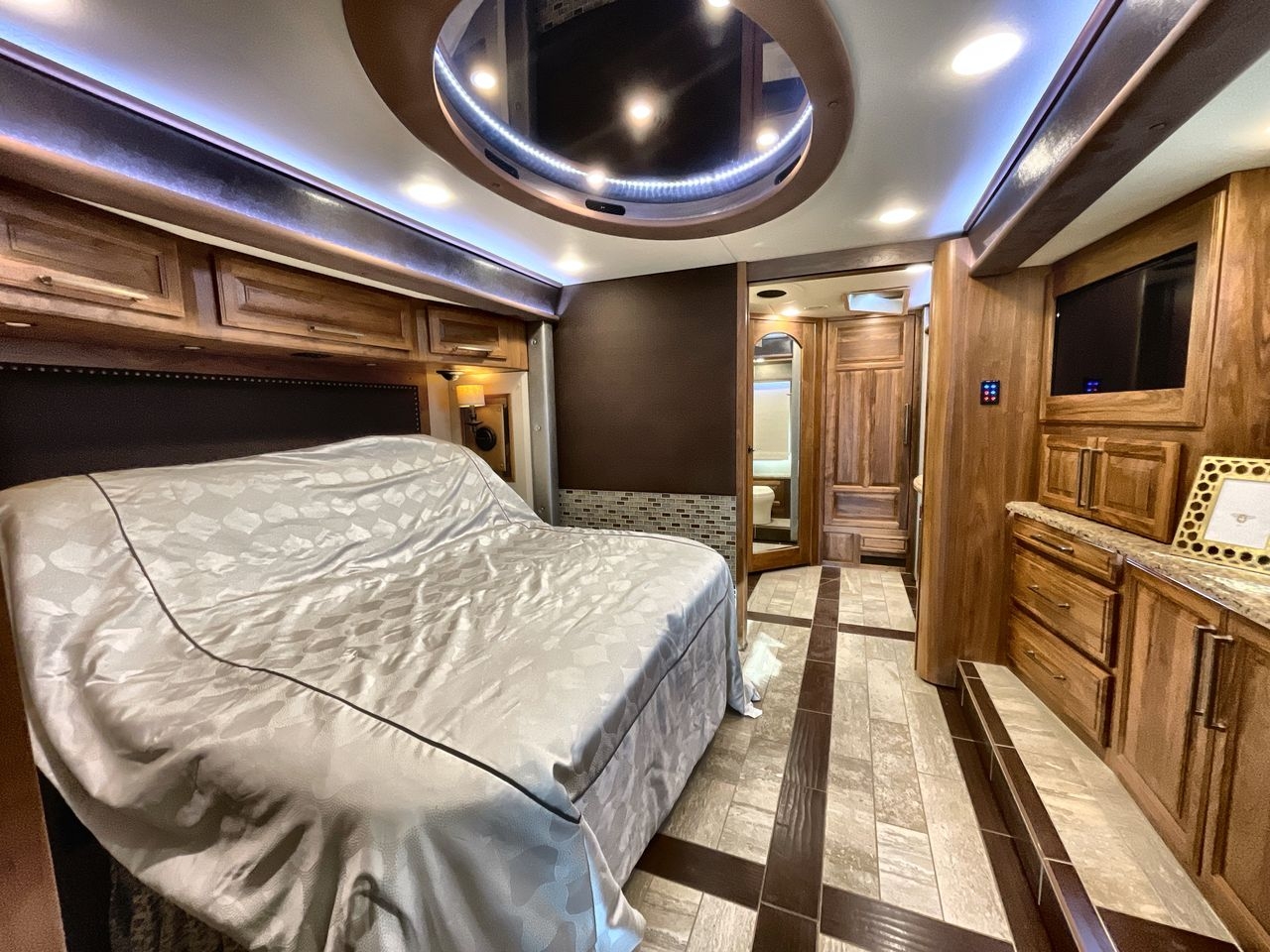 2014 FORETRAVEL IH-45