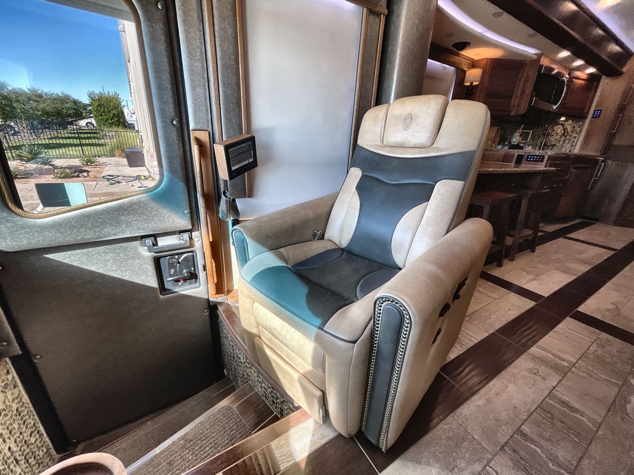 2014 FORETRAVEL IH-45