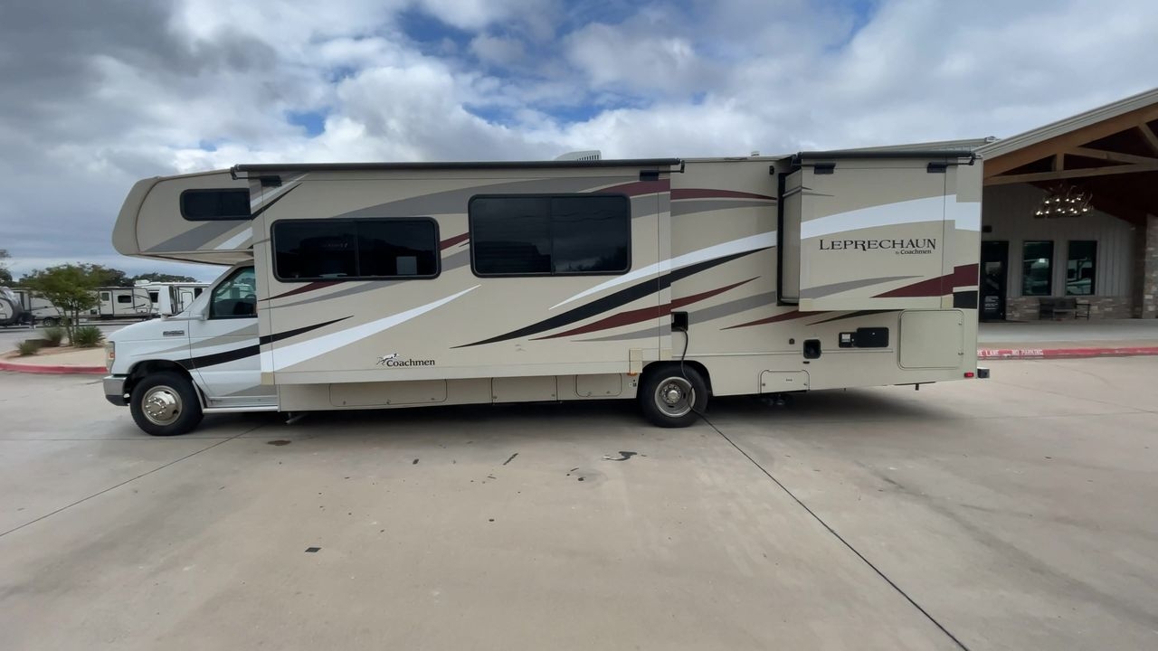 2017 COACHMEN LEPRECHAUN 319DSF