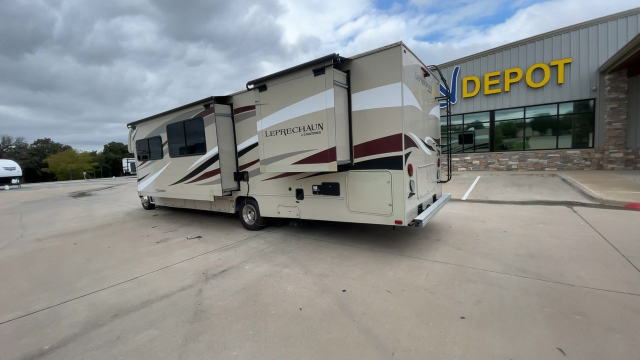 2017 COACHMEN LEPRECHAUN 319DSF