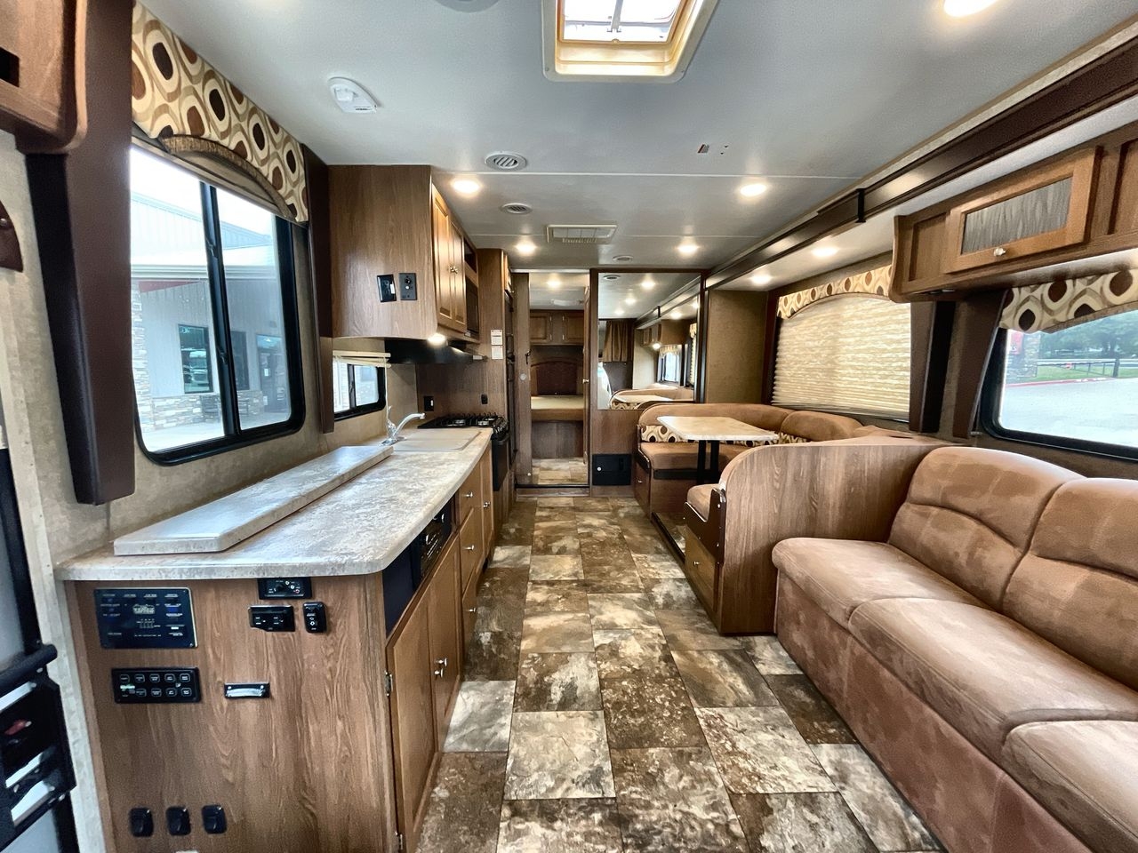 2017 COACHMEN LEPRECHAUN 319DSF
