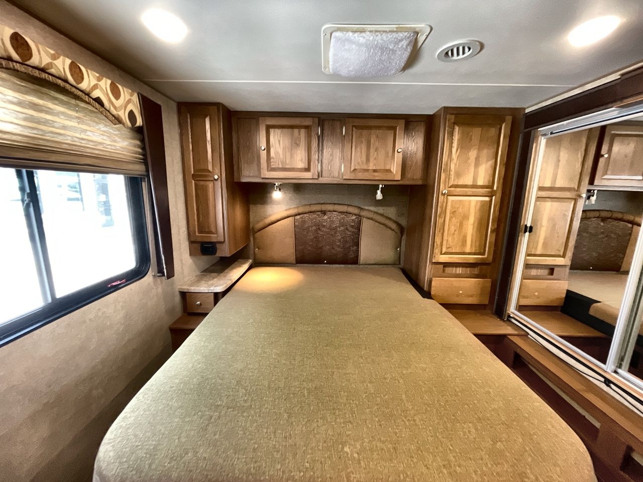 2017 COACHMEN LEPRECHAUN 319DSF
