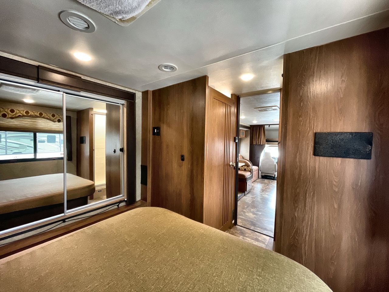 2017 COACHMEN LEPRECHAUN 319DSF