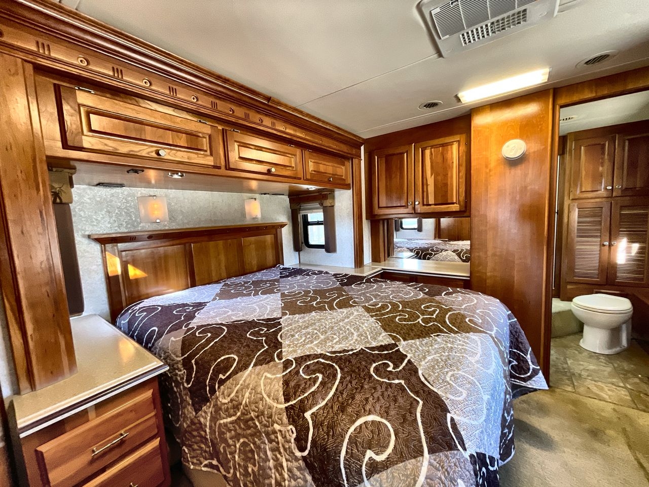 2006 HOLIDAY RAMBLER SCEPTER 42DSQ