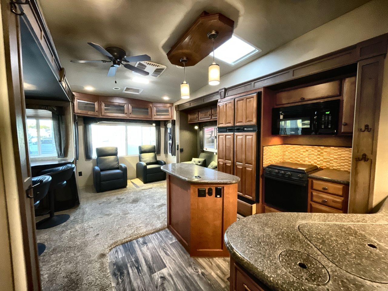 2018 NORTHWOOD ARCTIC FOX 32-5M