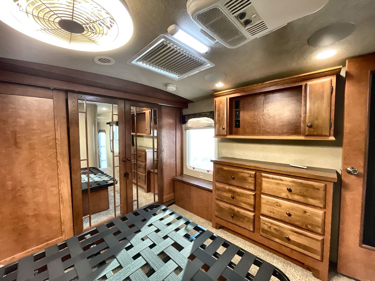 2018 NORTHWOOD ARCTIC FOX 32-5M