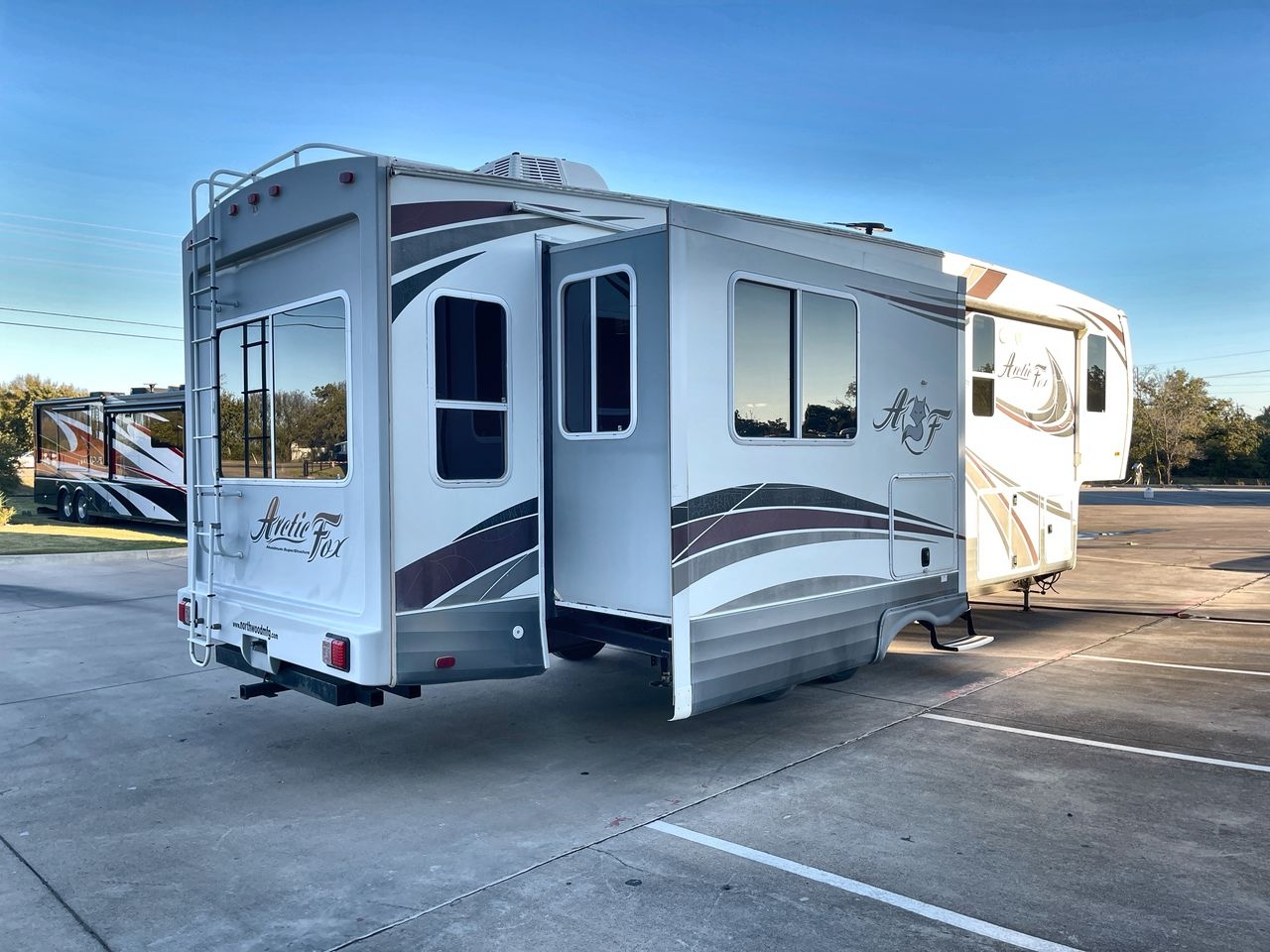 2018 NORTHWOOD ARCTIC FOX 32-5M