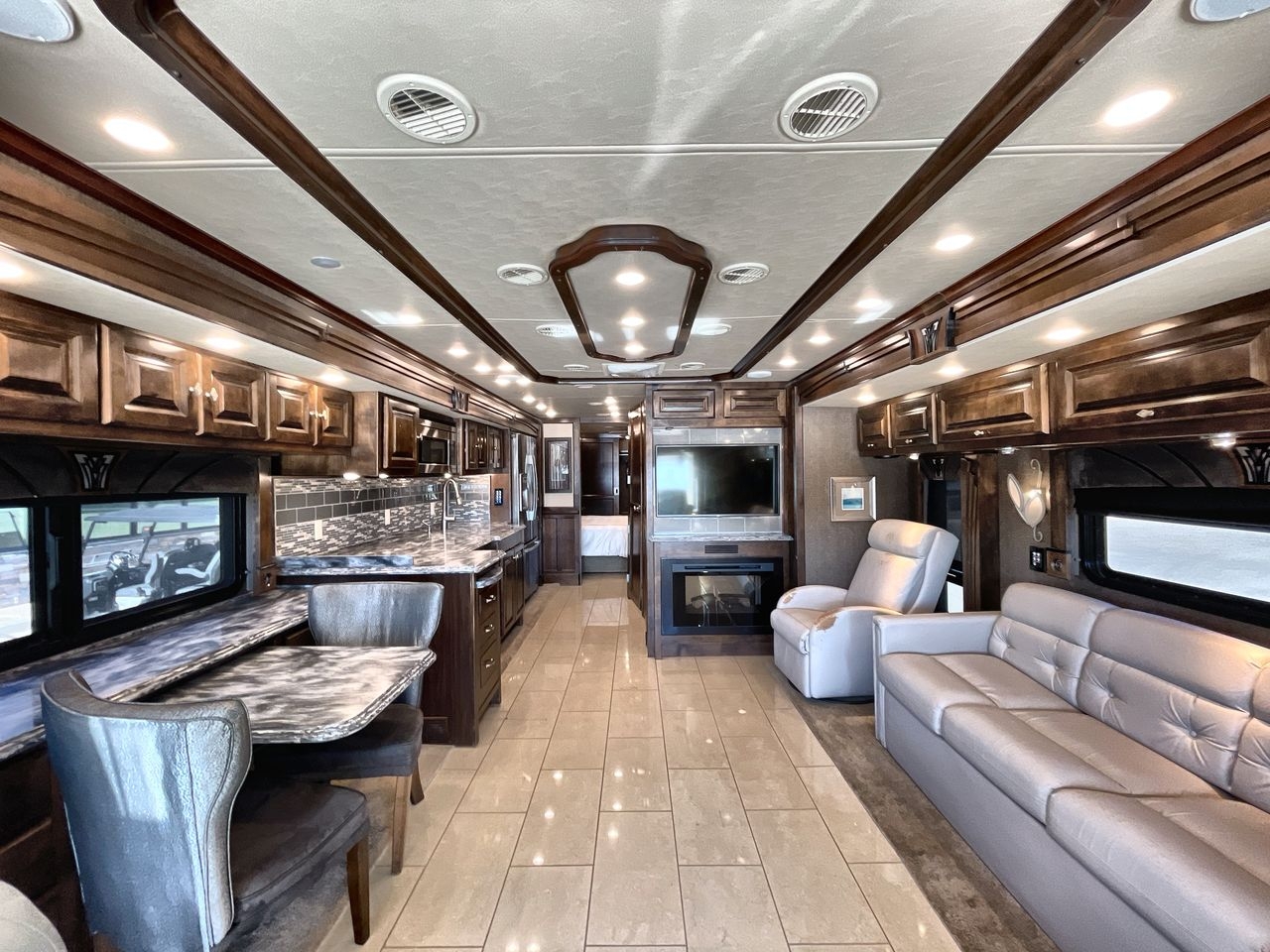 2016 TIFFIN PHAETON 40AH