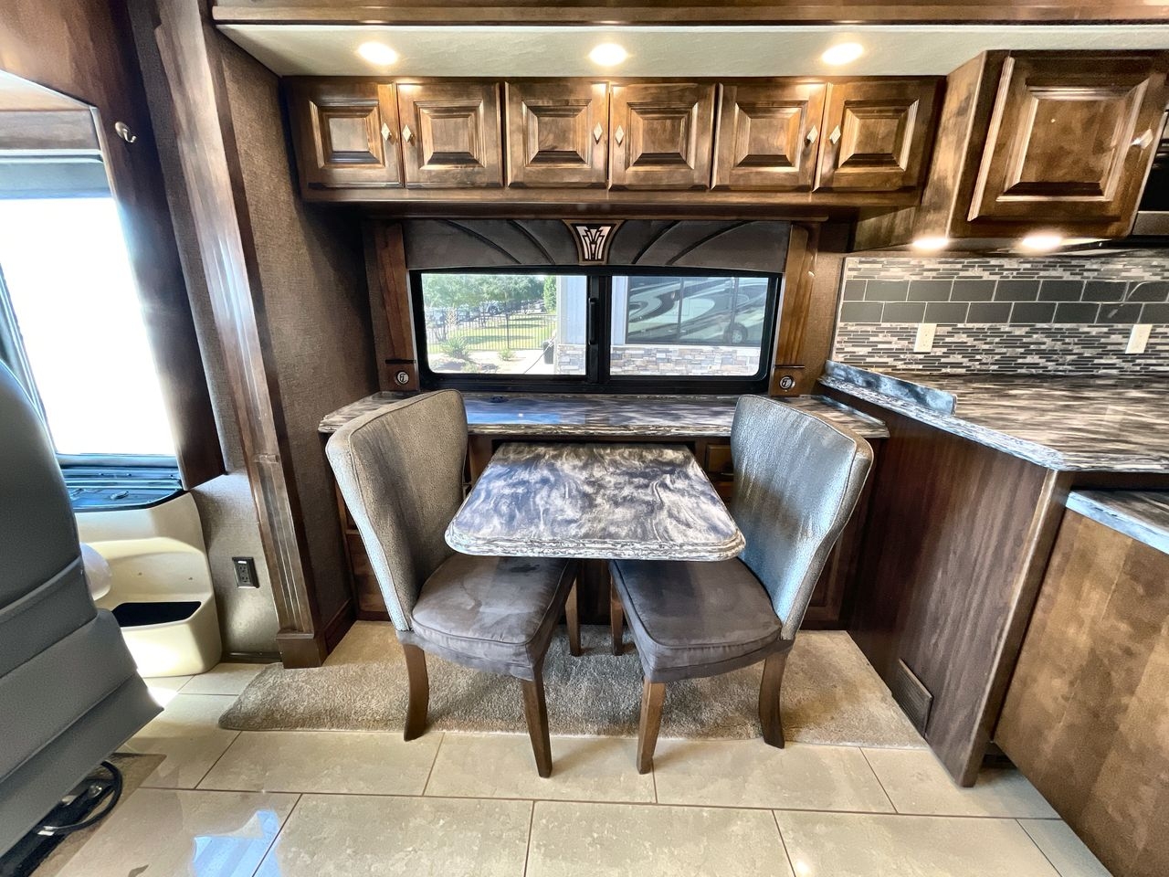 2016 TIFFIN PHAETON 40AH