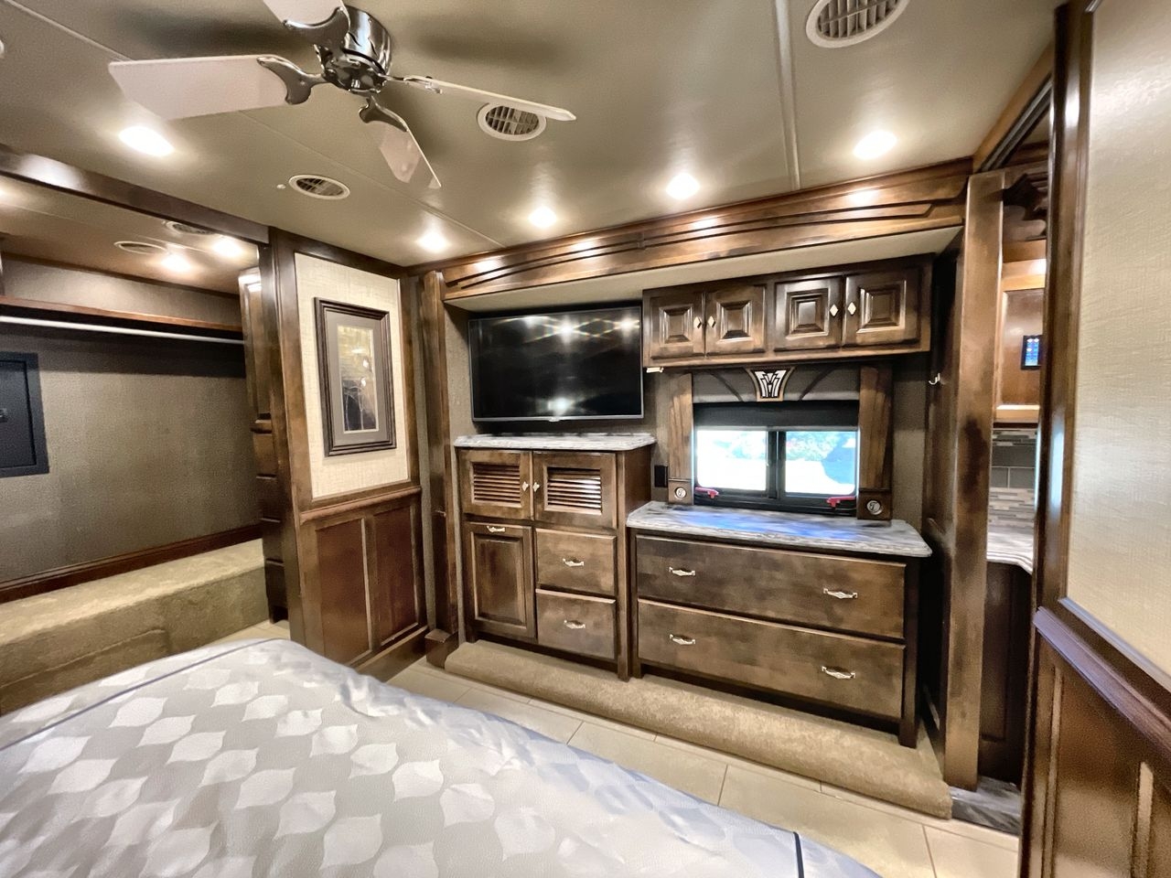 2016 TIFFIN PHAETON 40AH