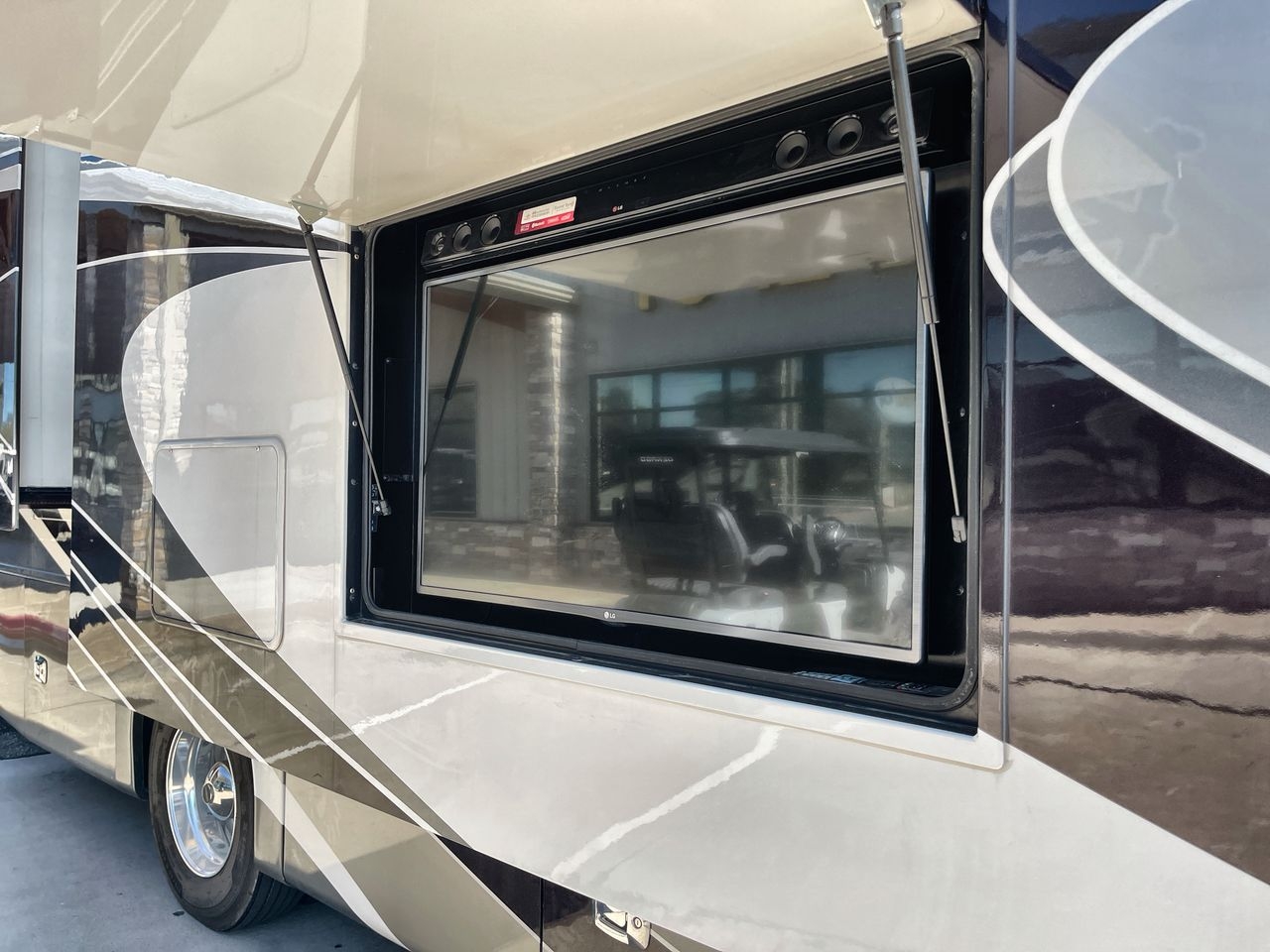 2016 TIFFIN PHAETON 40AH