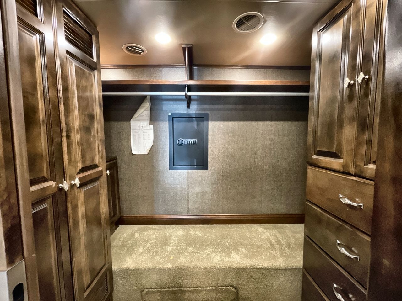 2016 TIFFIN PHAETON 40AH