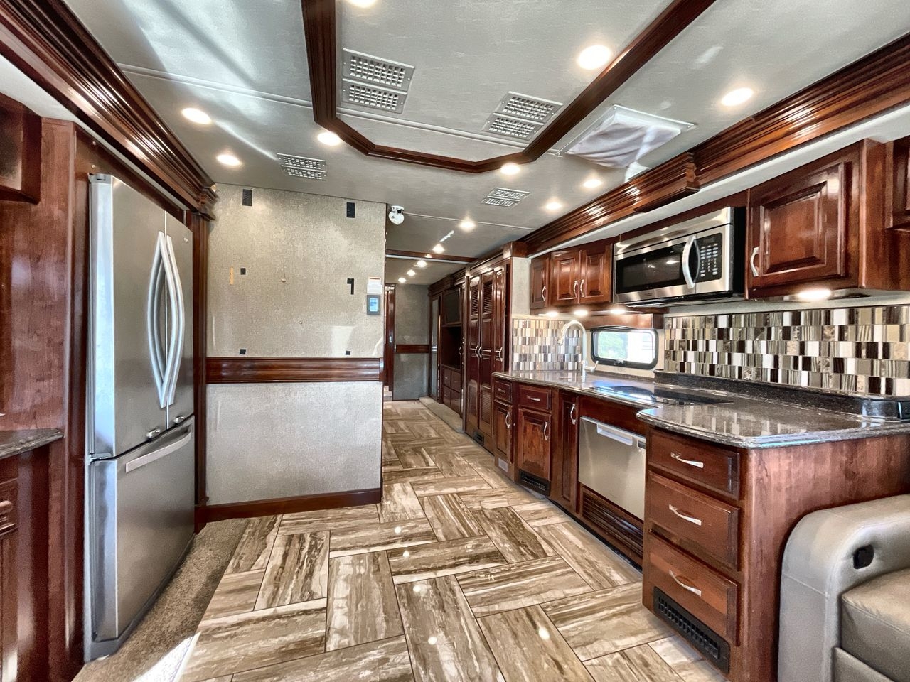 2018 FLEETWOOD DISCOVERY LXE 40D