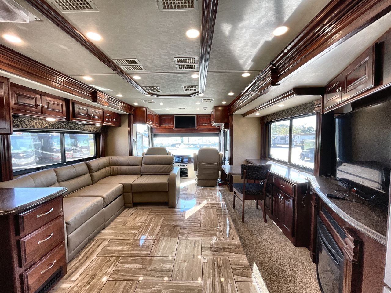 2018 FLEETWOOD DISCOVERY LXE 40D