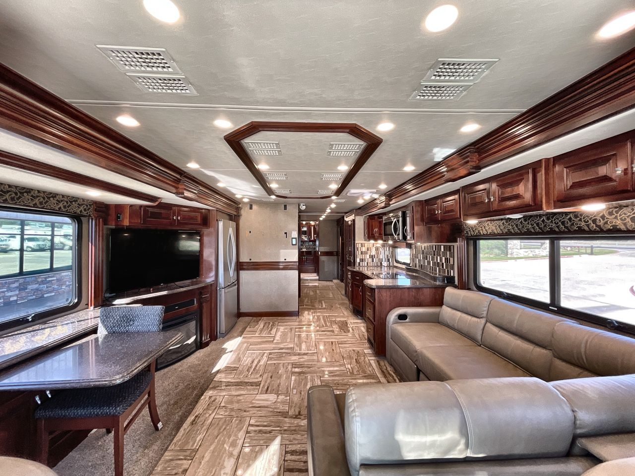 2018 FLEETWOOD DISCOVERY LXE 40D