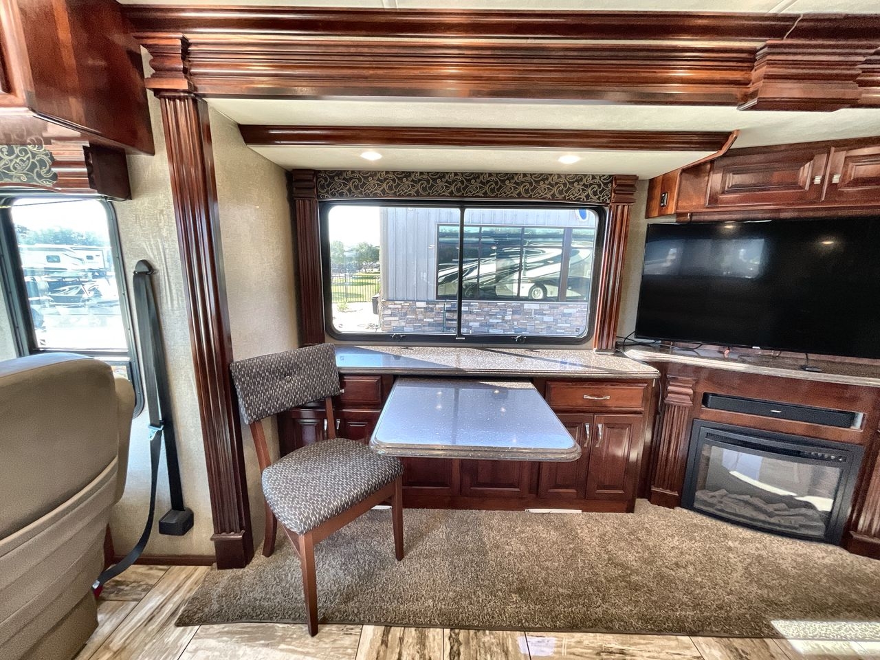 2018 FLEETWOOD DISCOVERY LXE 40D