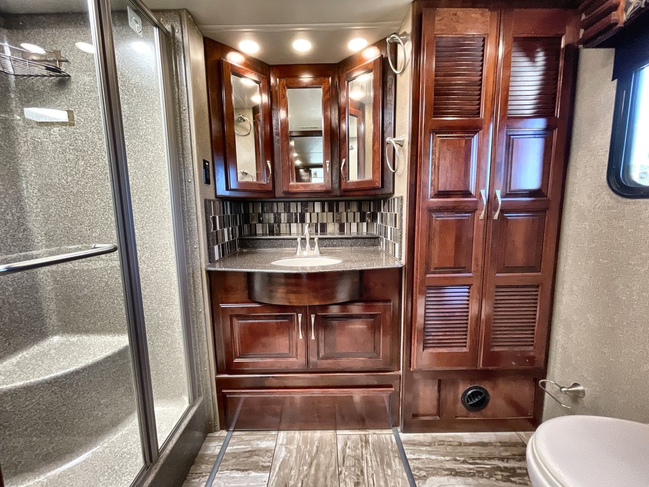 2018 FLEETWOOD DISCOVERY LXE 40D